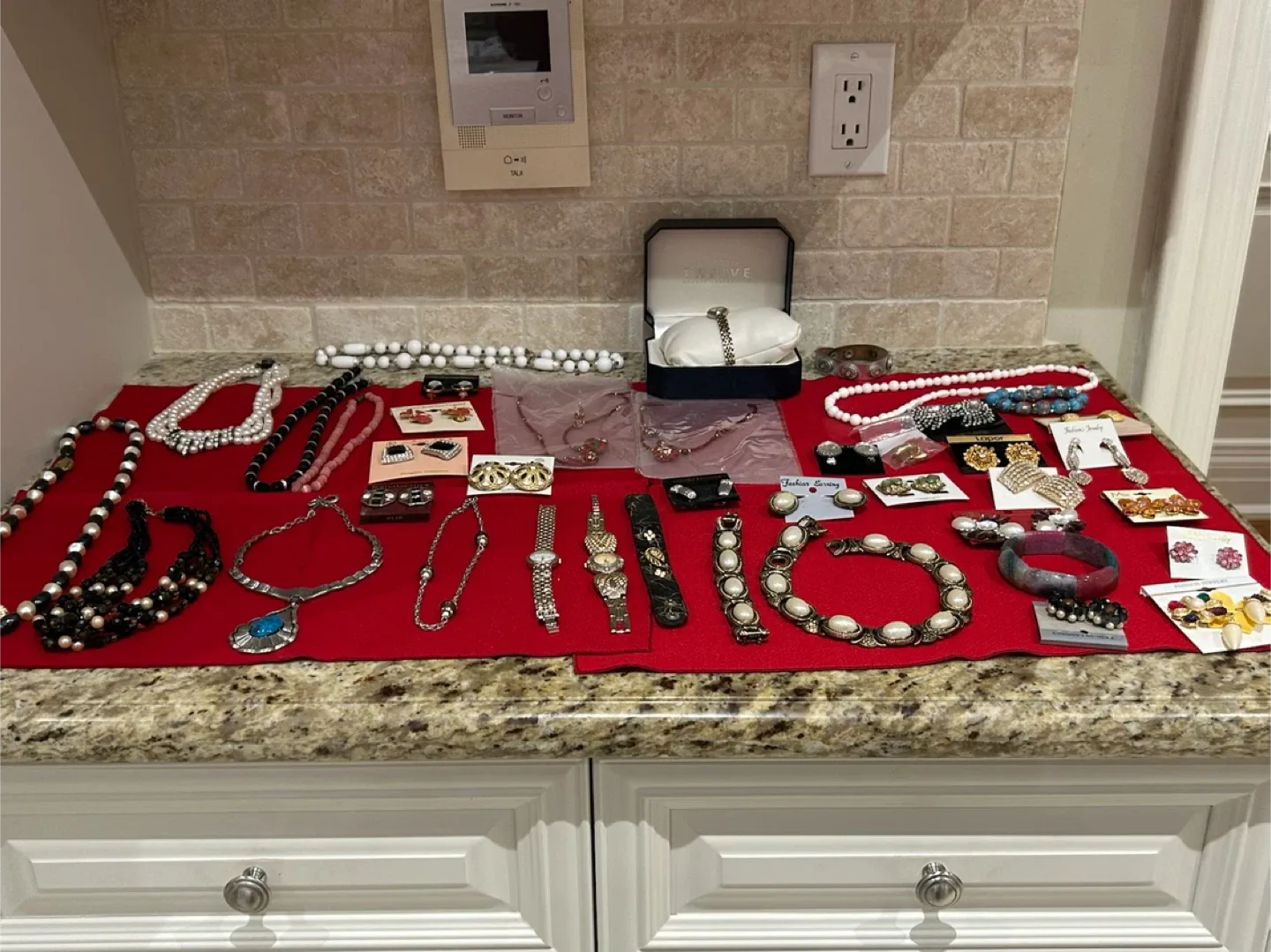 ESTATE CONTENT SALE 293 La Rosa Avenue Etobicoke image indicator(4)