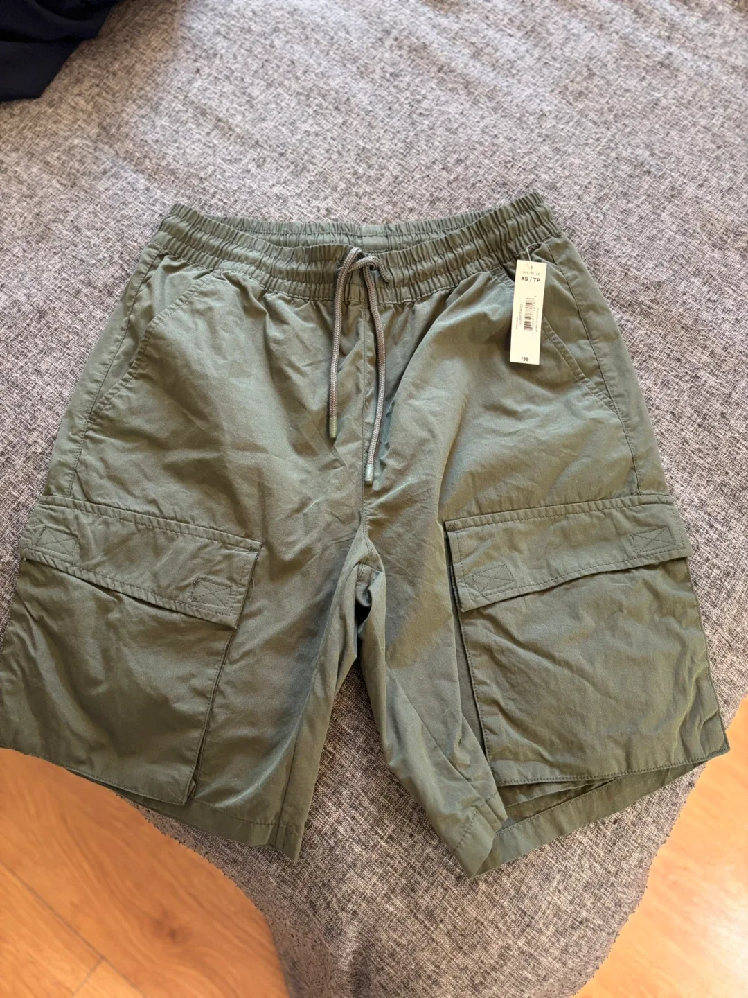 New Old Navy Olive Green Cargo Shorts - XS thumbnail