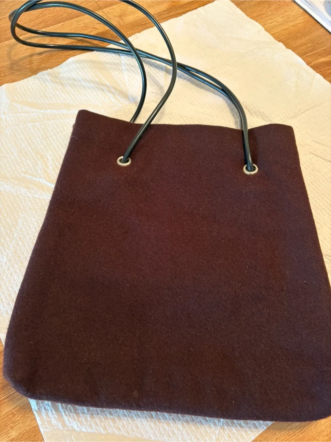 Women’s handbag thumbnail