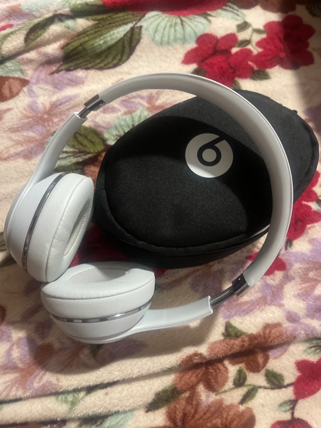 Beats Solo3 Wireless Headphones - Grey image indicator(3)
