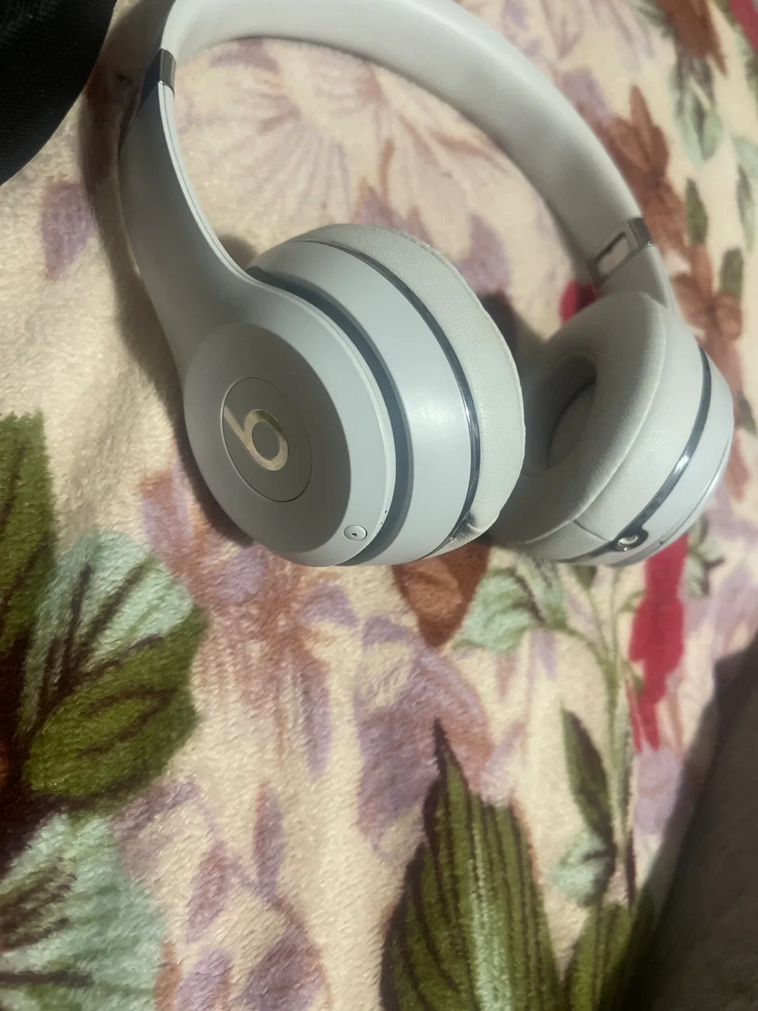 Beats Solo3 Wireless Headphones - Grey image indicator(2)