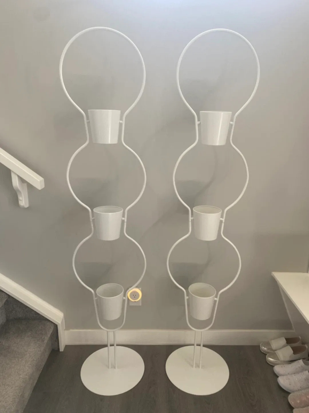 White Metal Plant Stand image indicator(3)