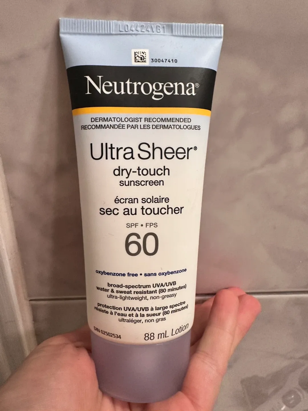 Neutrogena Ultra Sheer Dry-Touch Sunscreen SPF 60 thumbnail