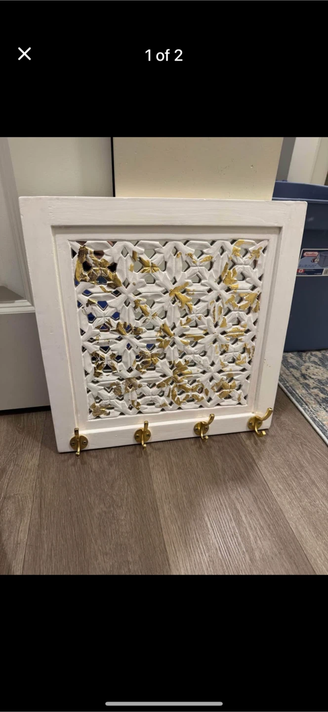 Decorative Wall-Mounted Key Holder