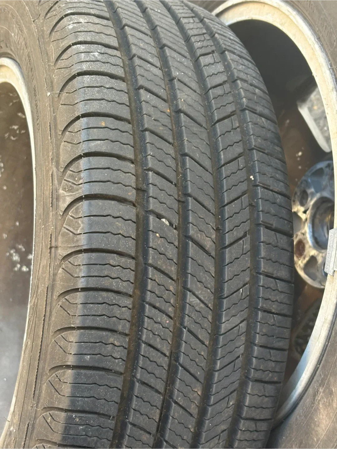 Set of 4 Toyota Alloy Tire Rims (Matrix) image indicator(2)