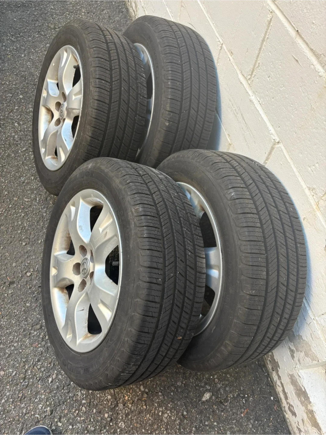 Set of 4 Toyota Alloy Tire Rims (Matrix) image indicator(5)