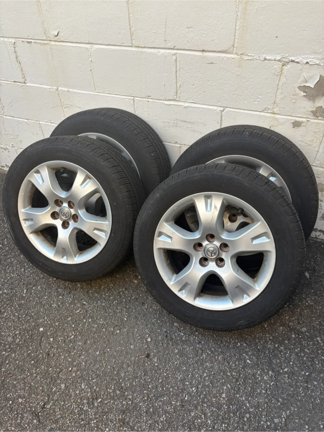 Set of 4 Toyota Alloy Tire Rims (Matrix) image indicator(6)