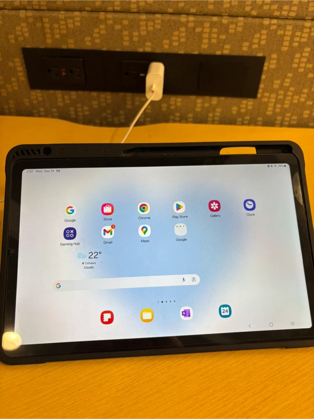 Samsung Tablet with Case & Pen image indicator(2)