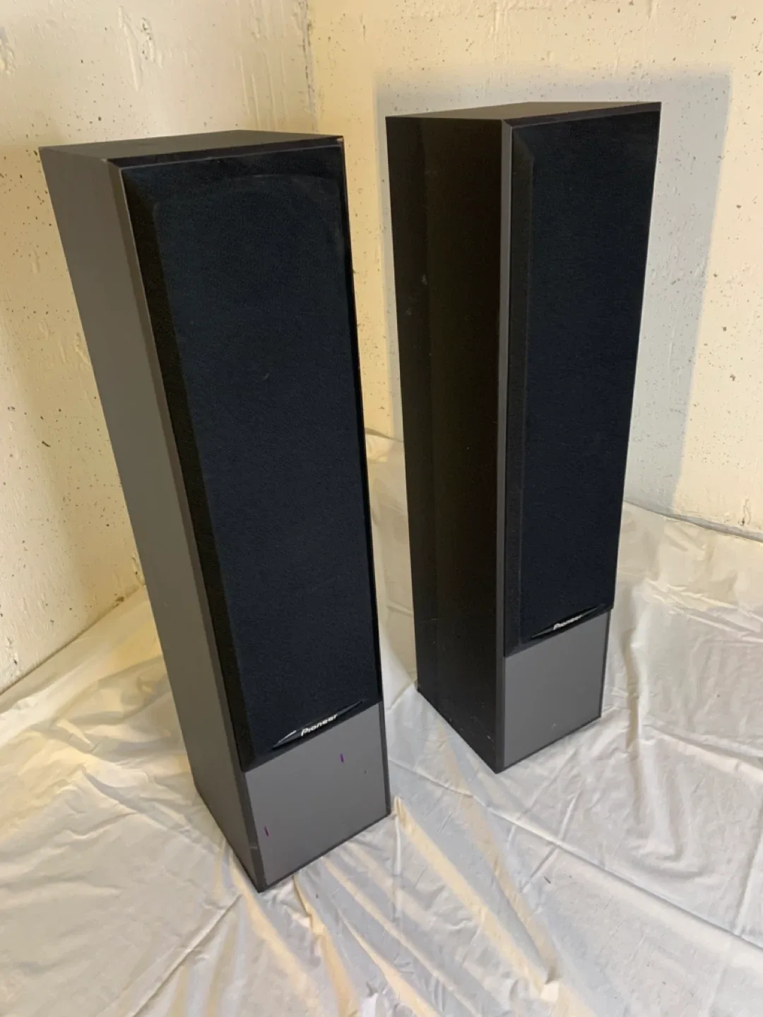 Pioneer Speakers – Electronics / Home Audio – 37"H x 10"W x 9"L