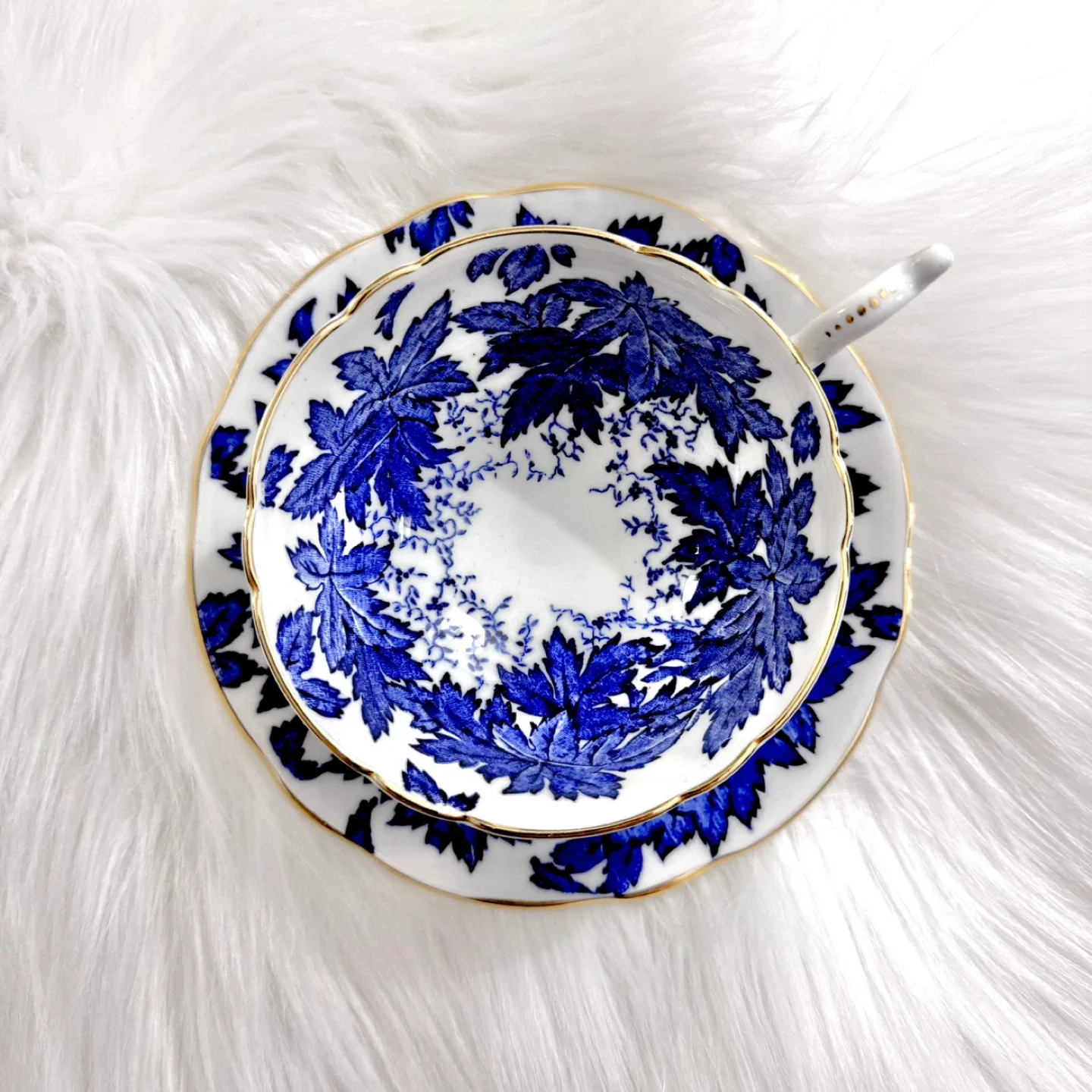 Coalport cobalt leaves cabinet teacup image indicator(2)