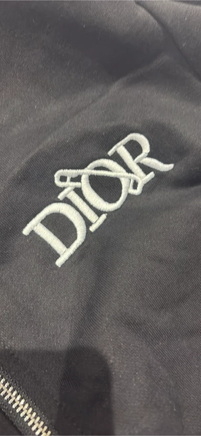 Dior tracksuit image indicator(4)