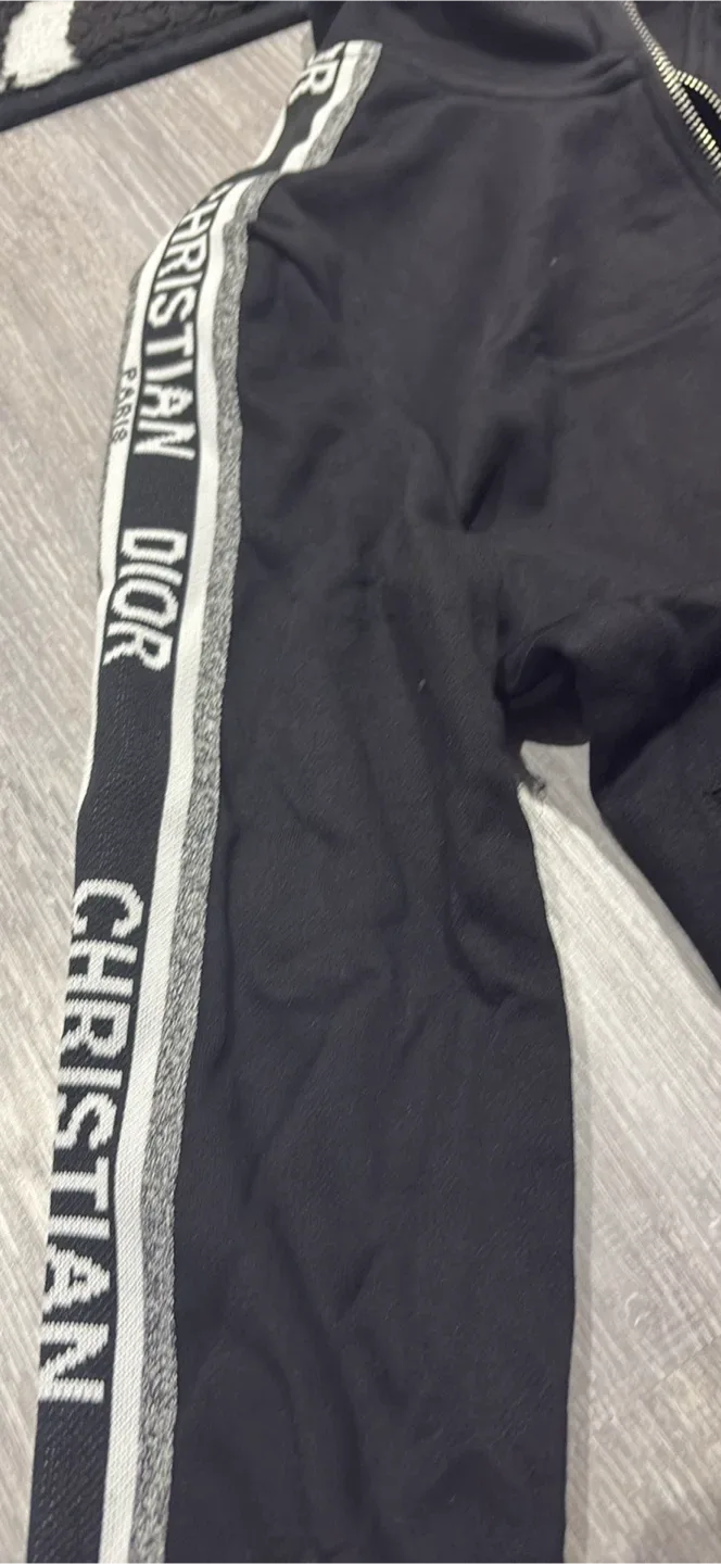 Dior tracksuit image indicator(5)