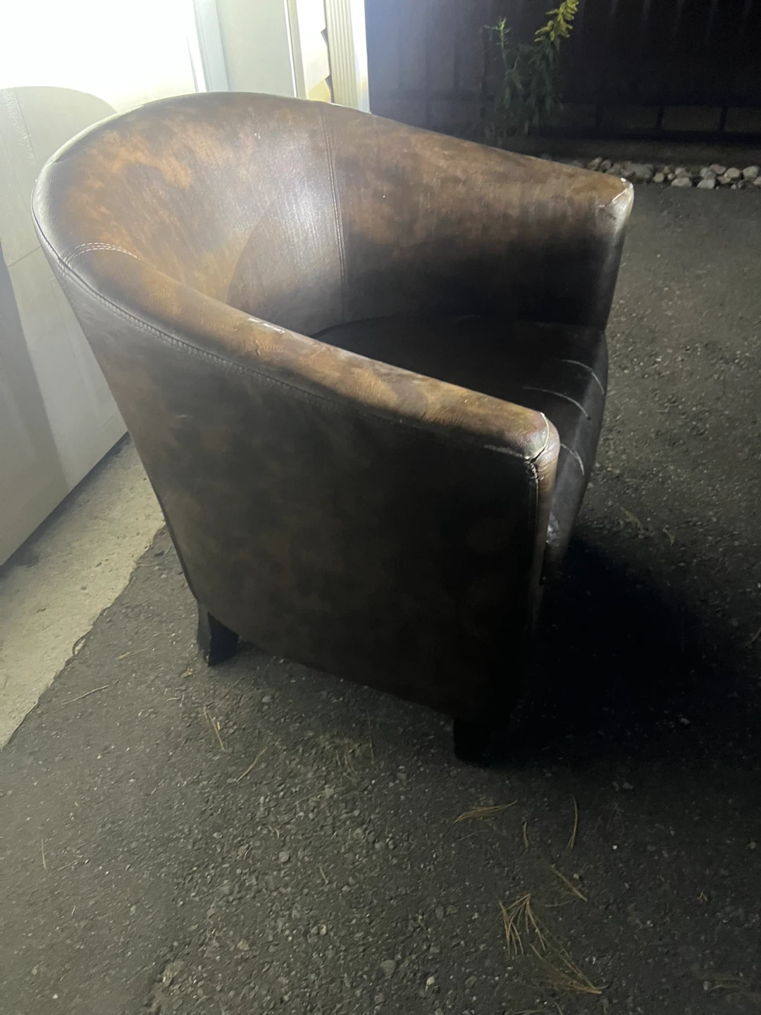 Brown Leather Tub Chair - photo 3