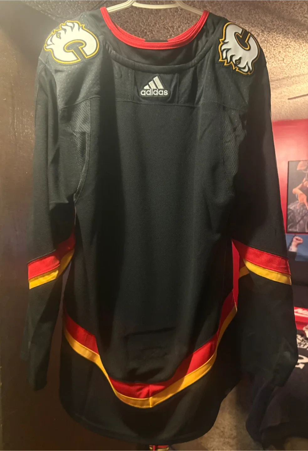 Adidas Calgary Flames Jersey - Size 52 image indicator(2)