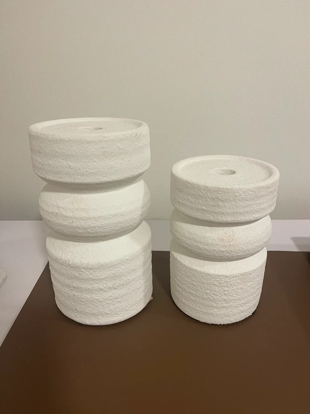 Set of 2 White Candle Holders image indicator(3)