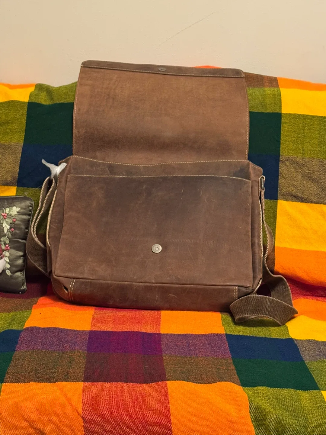 Jack George’s Arizona Brown Leather Men’s Messenger Bag image indicator(2)