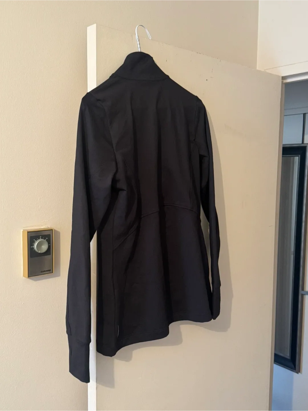 MONDETTA Black Women’s Thermal Jacket - Size XS. image indicator(3)