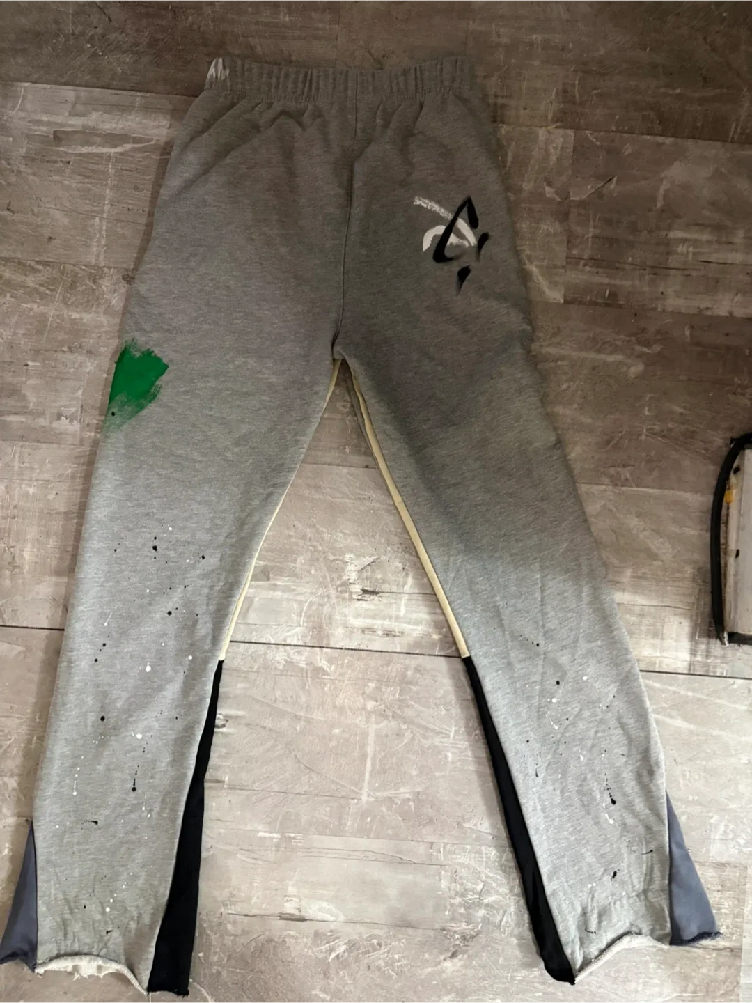 Gallery Dept. Grey Sweatpants - Size M image indicator(2)