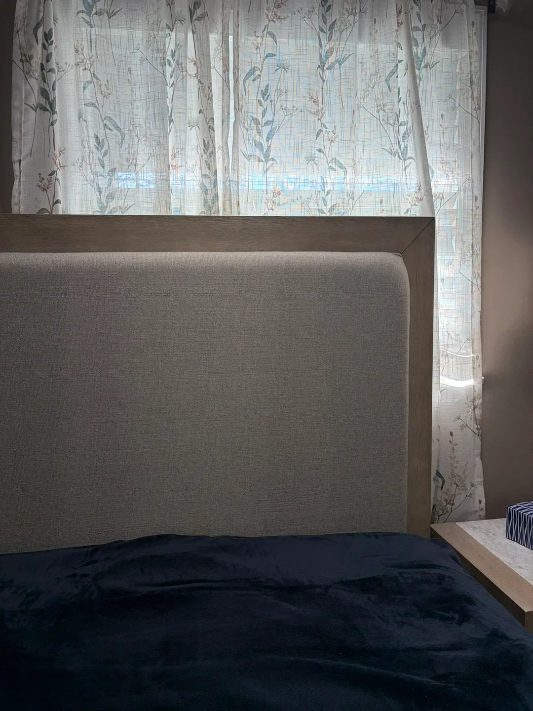 Queen size bed image indicator(7)