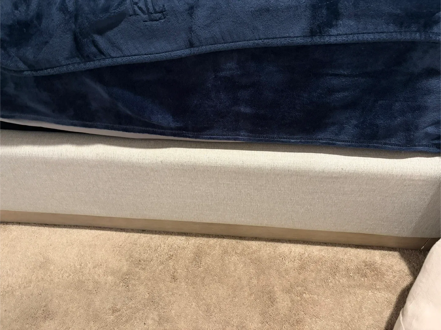 Queen size bed image indicator(9)