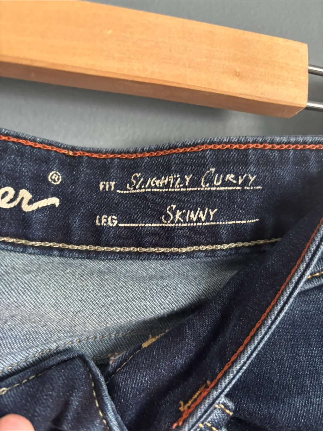 Eddie Bauer Women's Jeans - Size 6, Skinny, Slightly Curvy Fit image indicator(3)