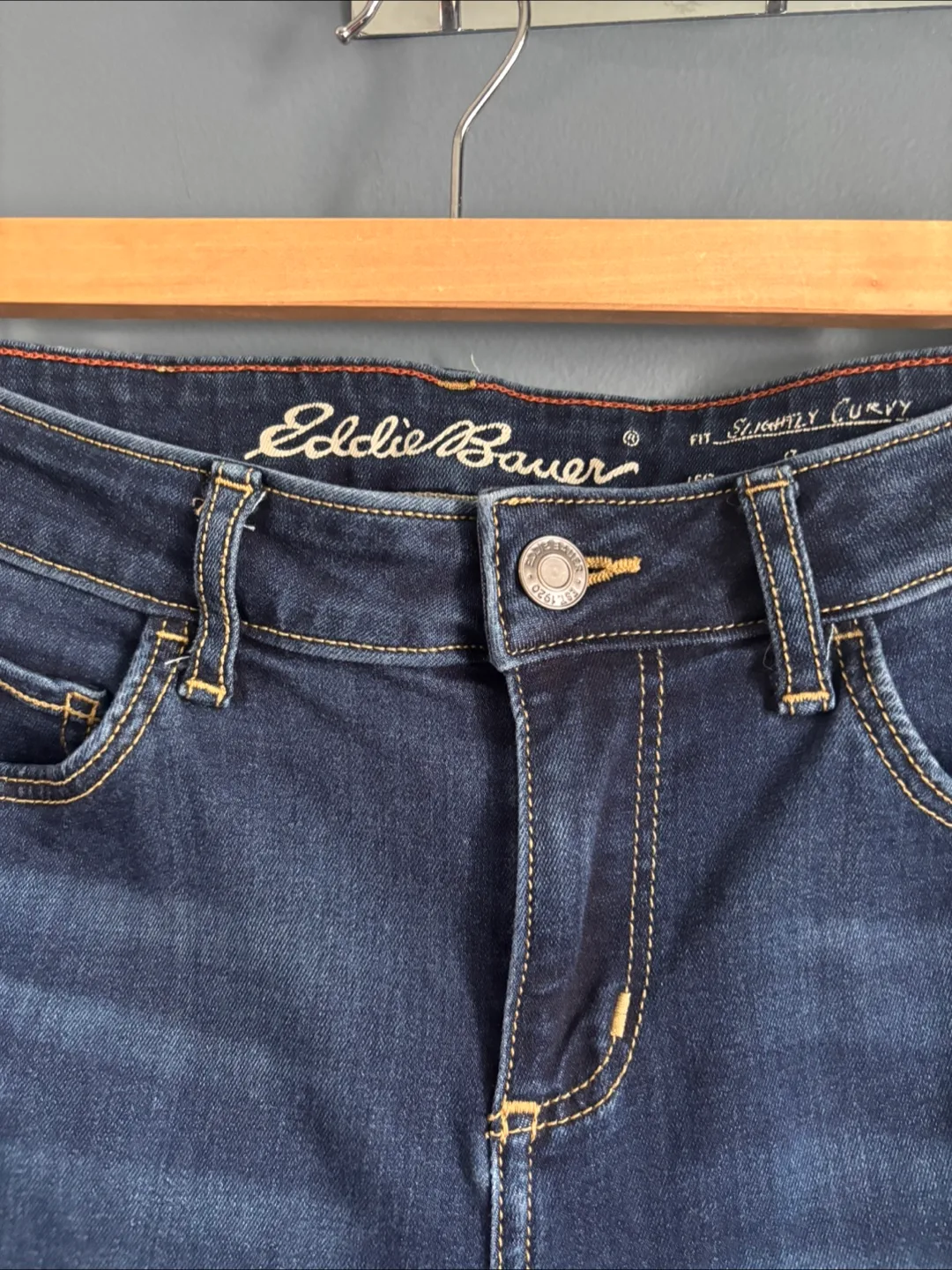 Eddie Bauer Women's Jeans - Size 6, Skinny, Slightly Curvy Fit image indicator(2)