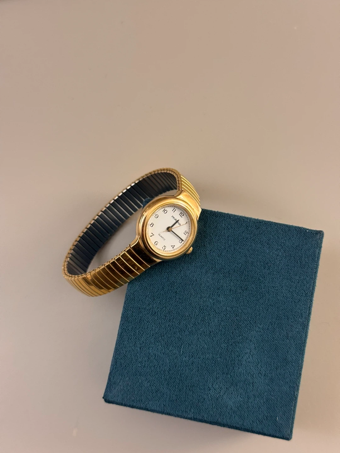 Pratina Quartz Gold Women's Watch