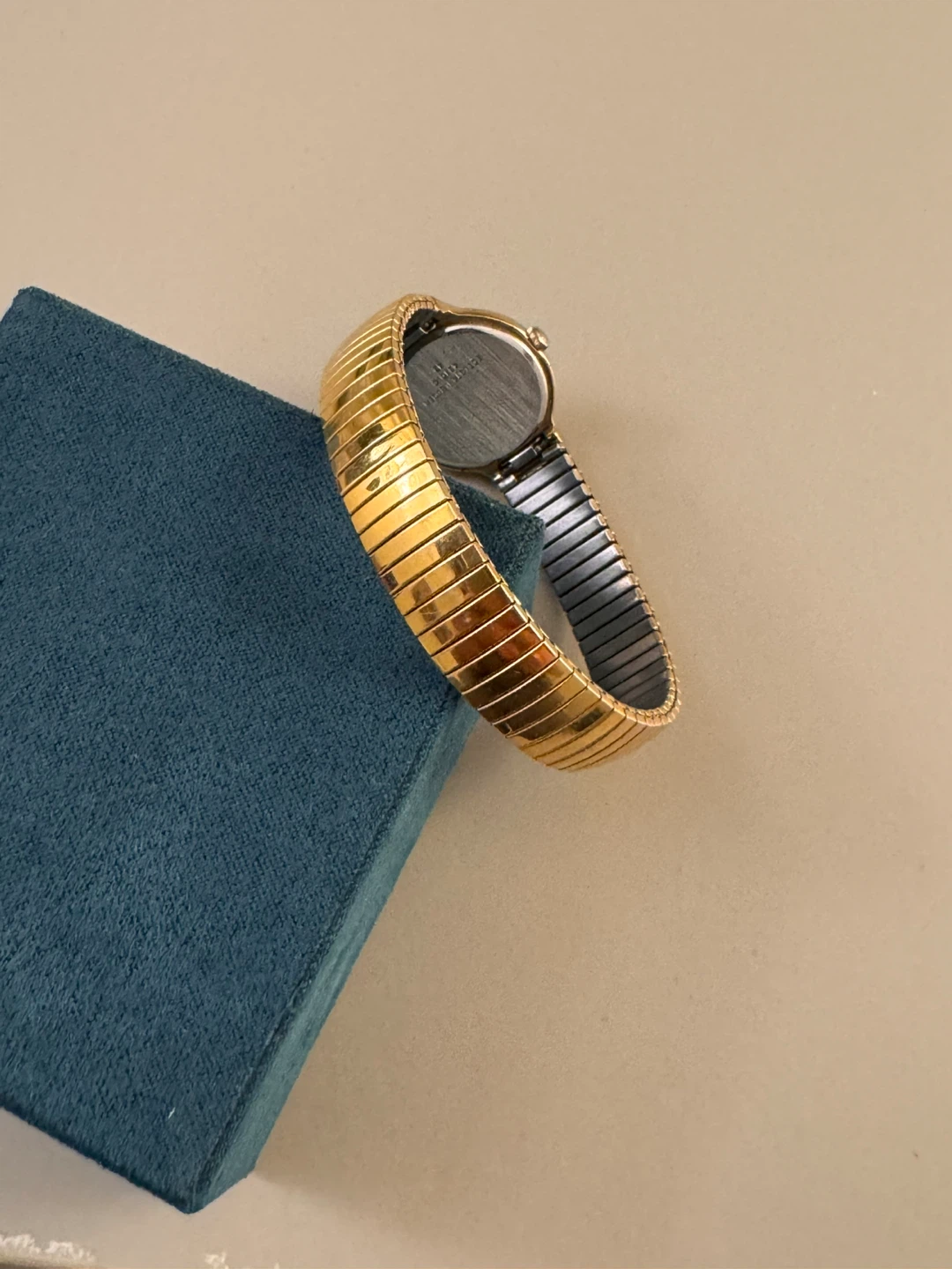 Pratina Quartz Gold Women's Watch - photo 3