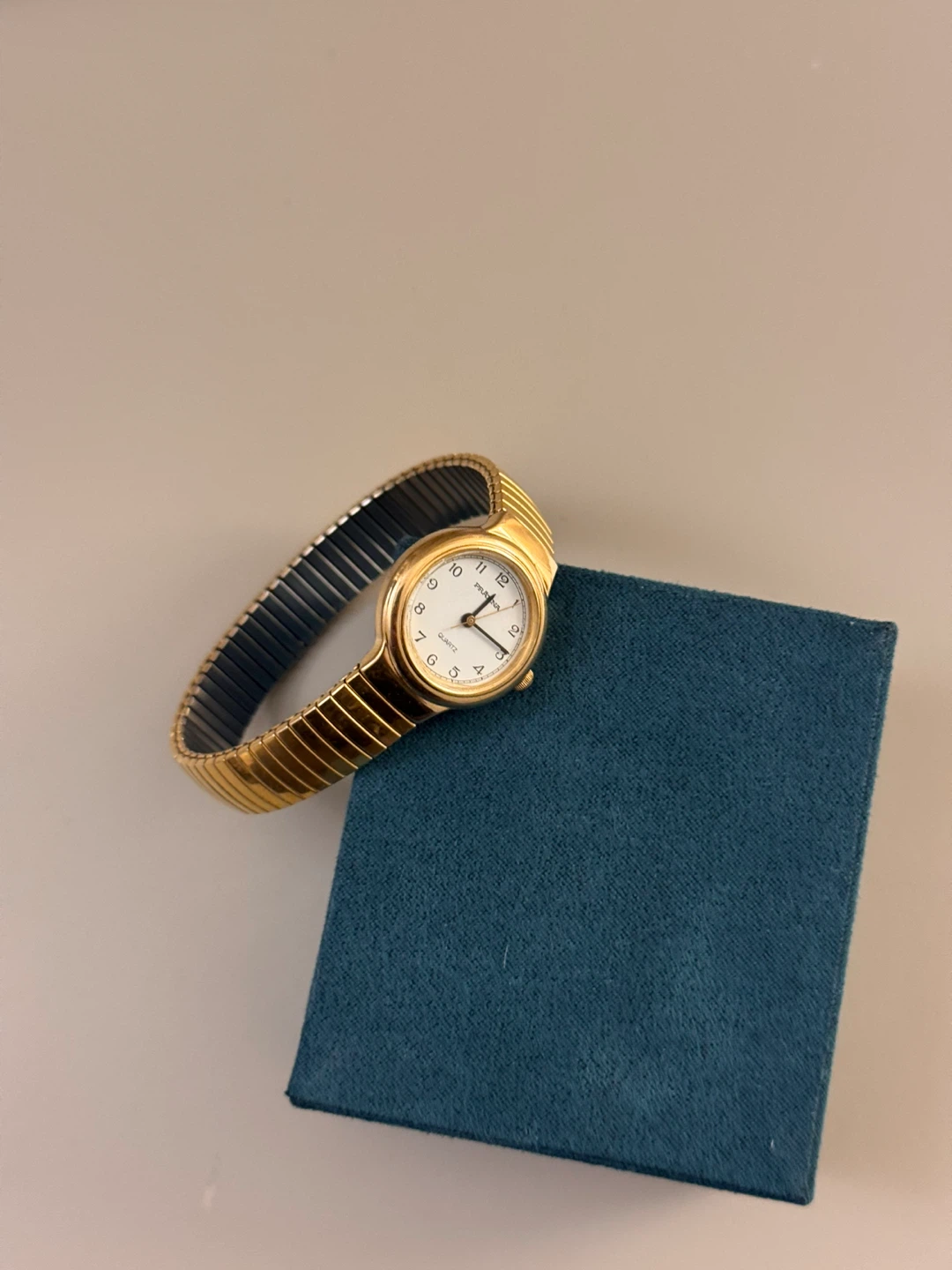 Pratina Quartz Gold Women's Watch - photo 2