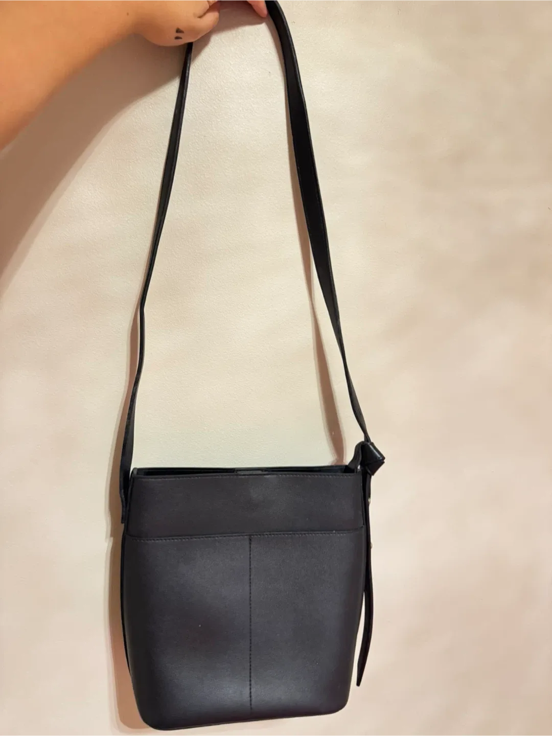 Jill Stuart Black Crossbody Bag image indicator(3)