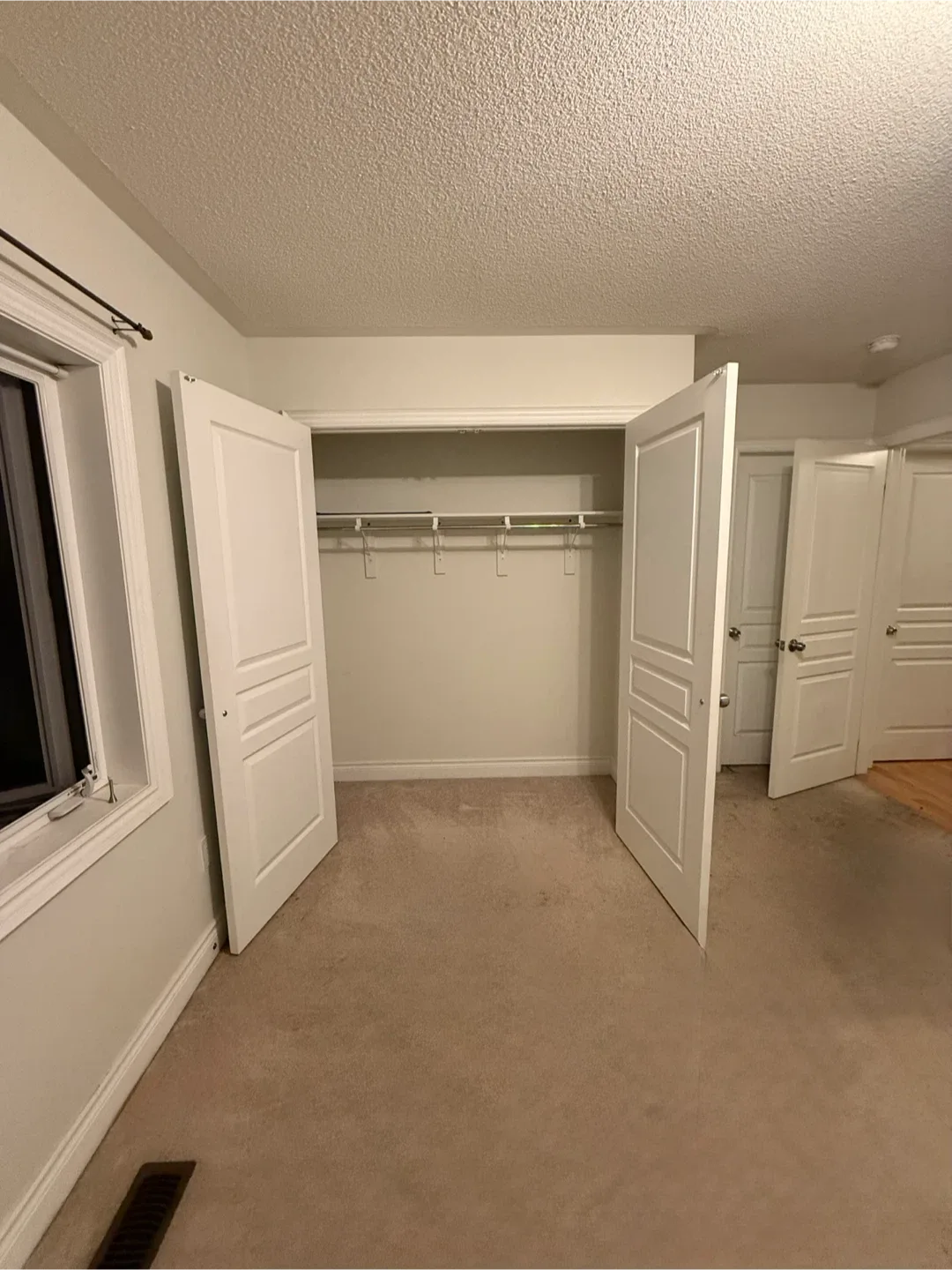 Room for rent image indicator(3)