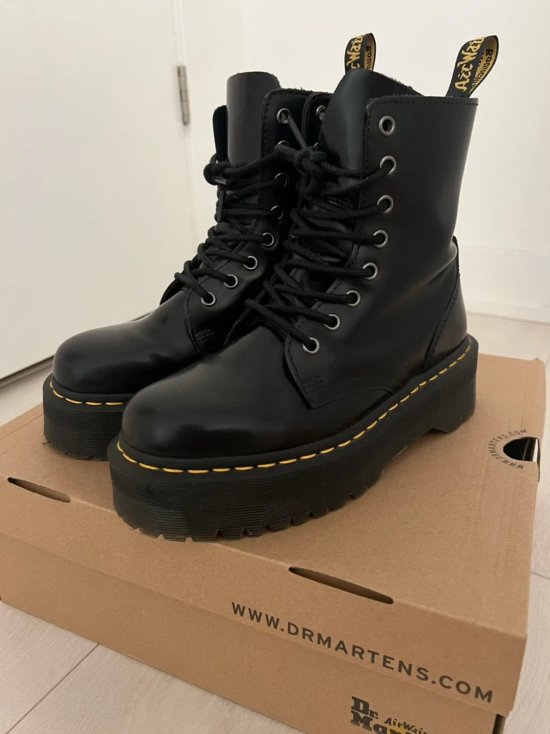 (Retail 294) New Dr. Martens Jadon Platform Boots image indicator(2)