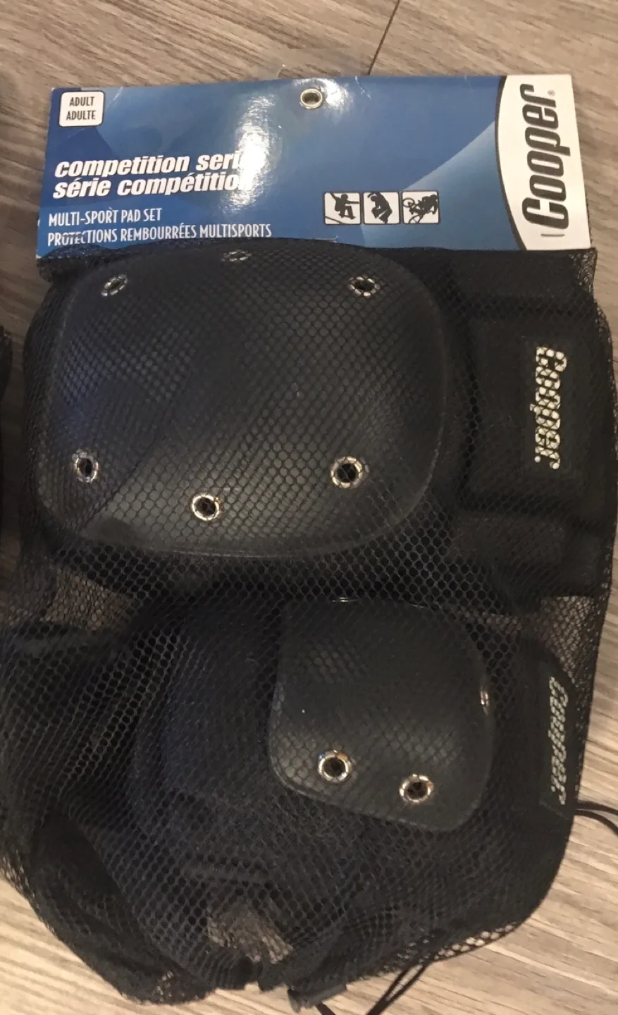 Cooper Competition Series Multi-Sport Pad Set - Adult image indicator(4)