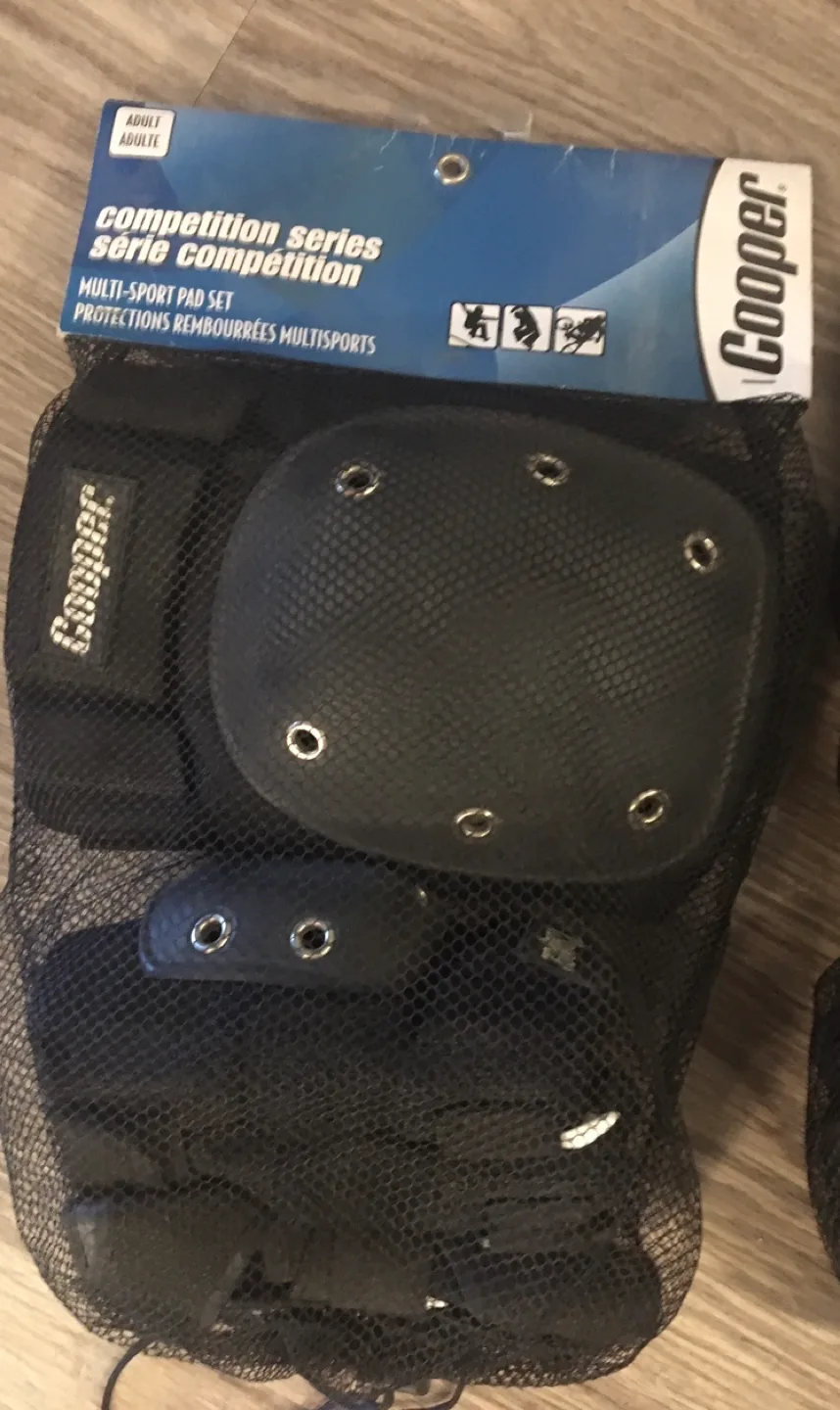 Cooper Competition Series Multi-Sport Pad Set - Adult image indicator(3)