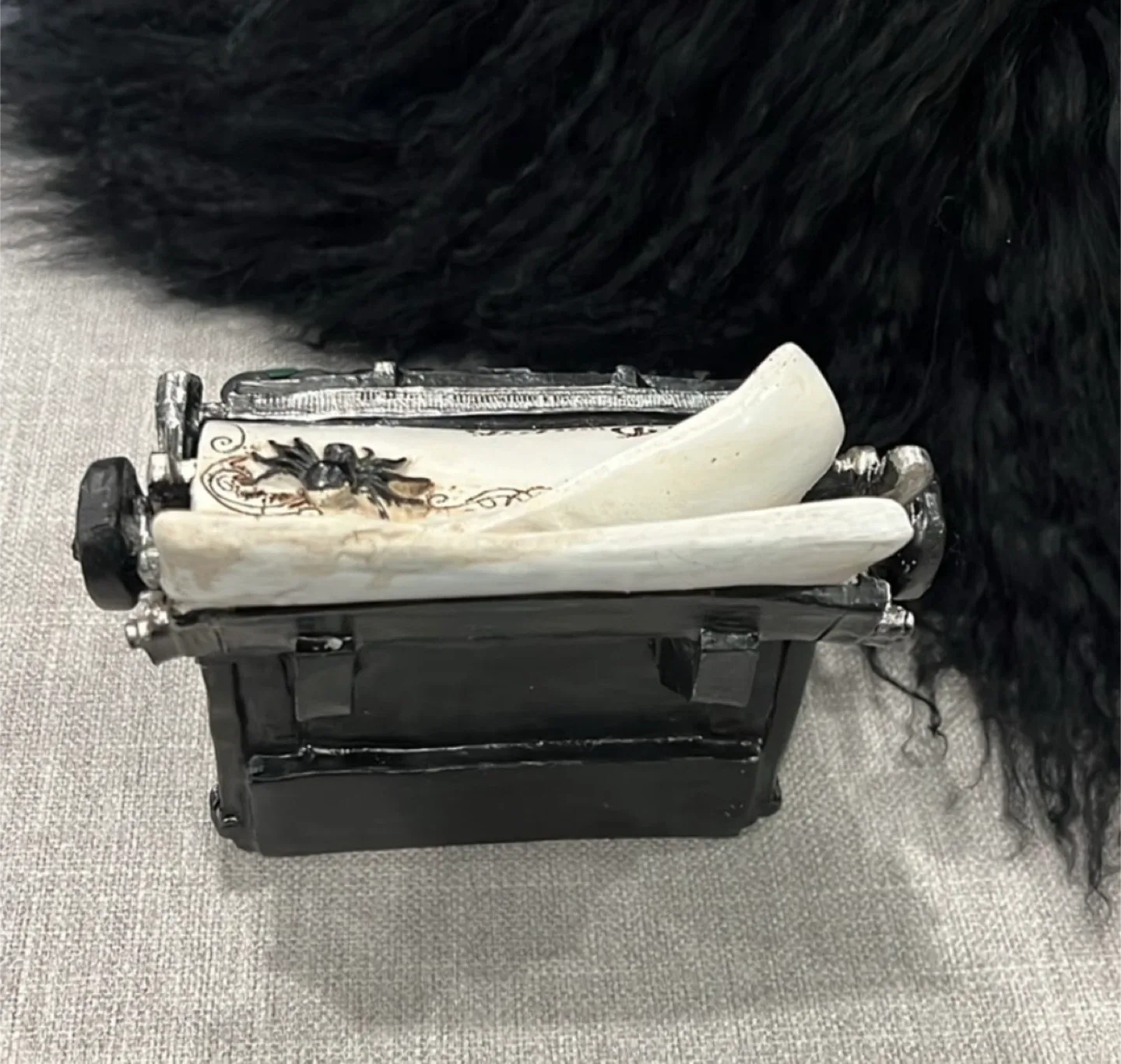 New Halloween Decor: Vintage-Style Typewriter image indicator(3)