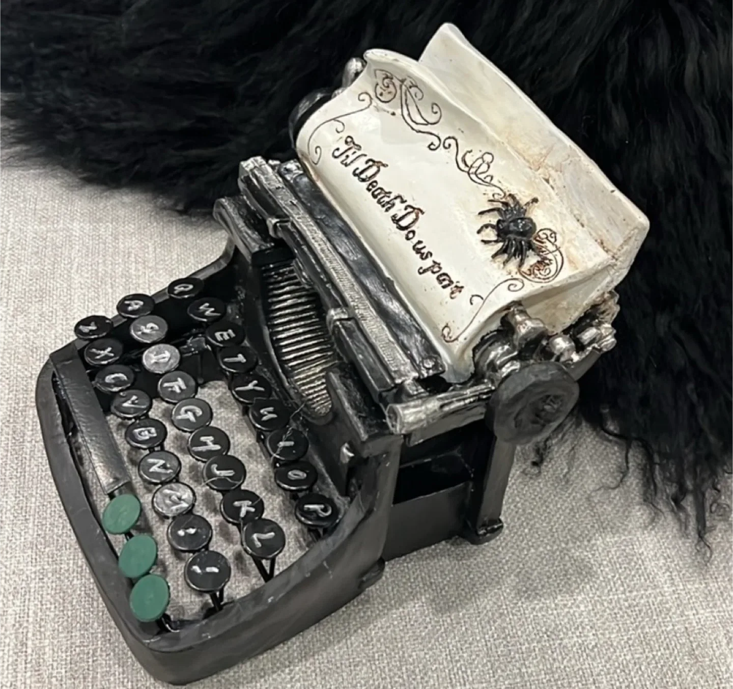 New Halloween Decor: Vintage-Style Typewriter image indicator(2)