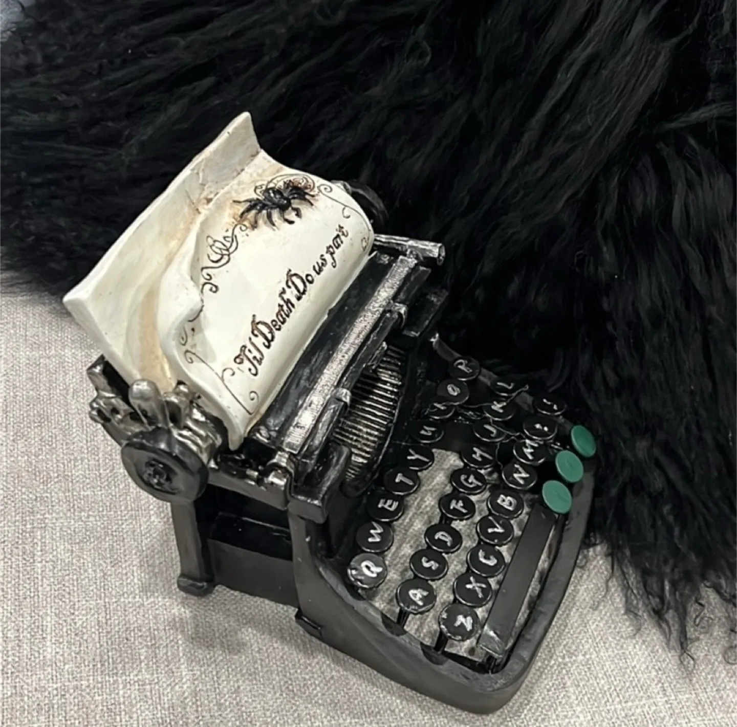 New Halloween Decor: Vintage-Style Typewriter image indicator(4)