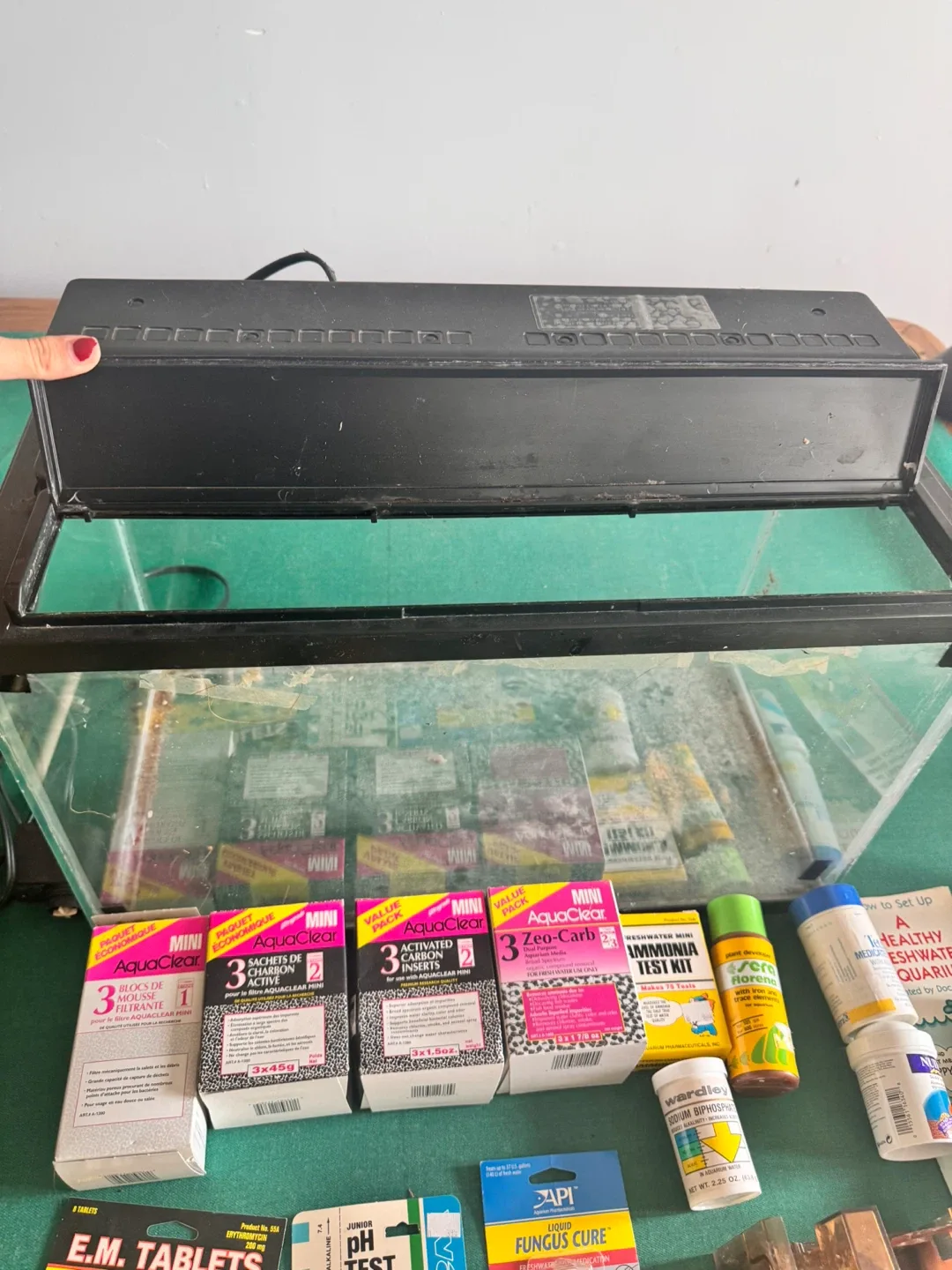10 Gallon Fish Tank + Supplies image indicator(2)