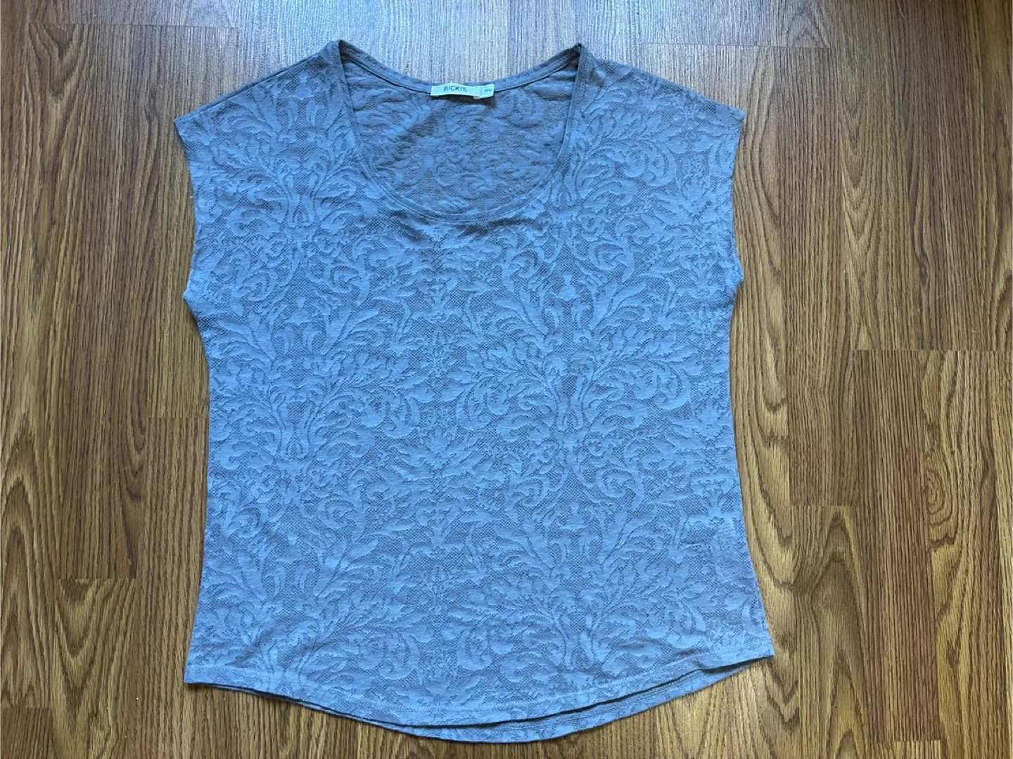 Ricki’s women’s medium top, jacquard floral, cap sleeve, grey thumbnail
