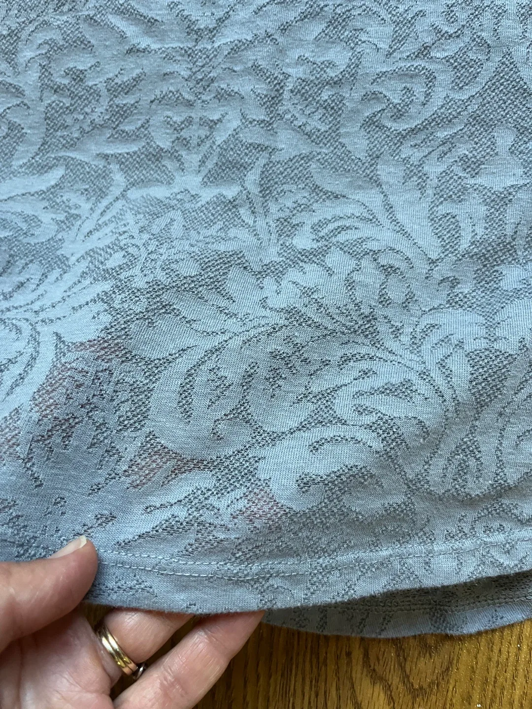 Ricki’s women’s medium top, jacquard floral, cap sleeve, grey image indicator(2)