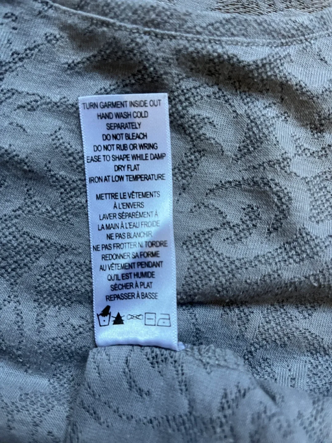 Ricki’s women’s medium top, jacquard floral, cap sleeve, grey image indicator(9)