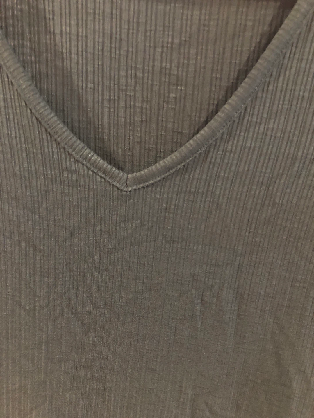 Old Navy Luxe Ribbed V-Neck Tee - Size M - photo 2