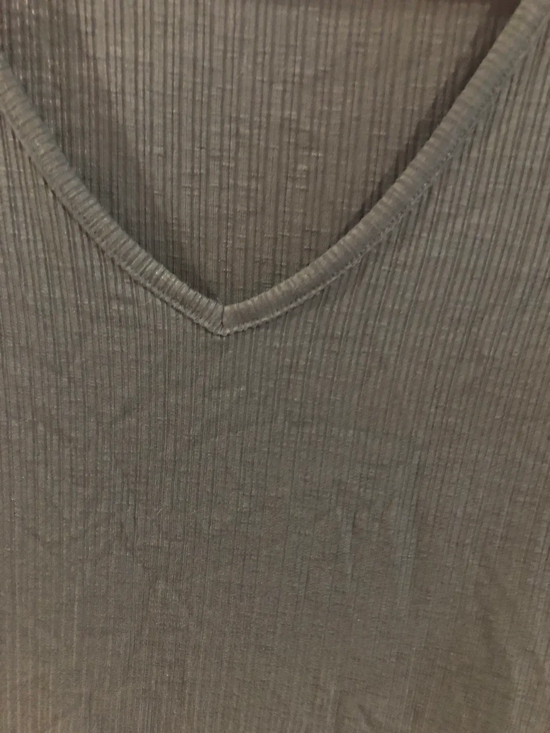 Old Navy Luxe Ribbed V-Neck Tee - Size M image indicator(2)
