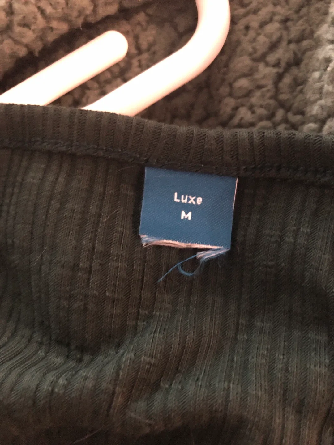 Old Navy Luxe Ribbed V-Neck Tee - Size M image indicator(4)