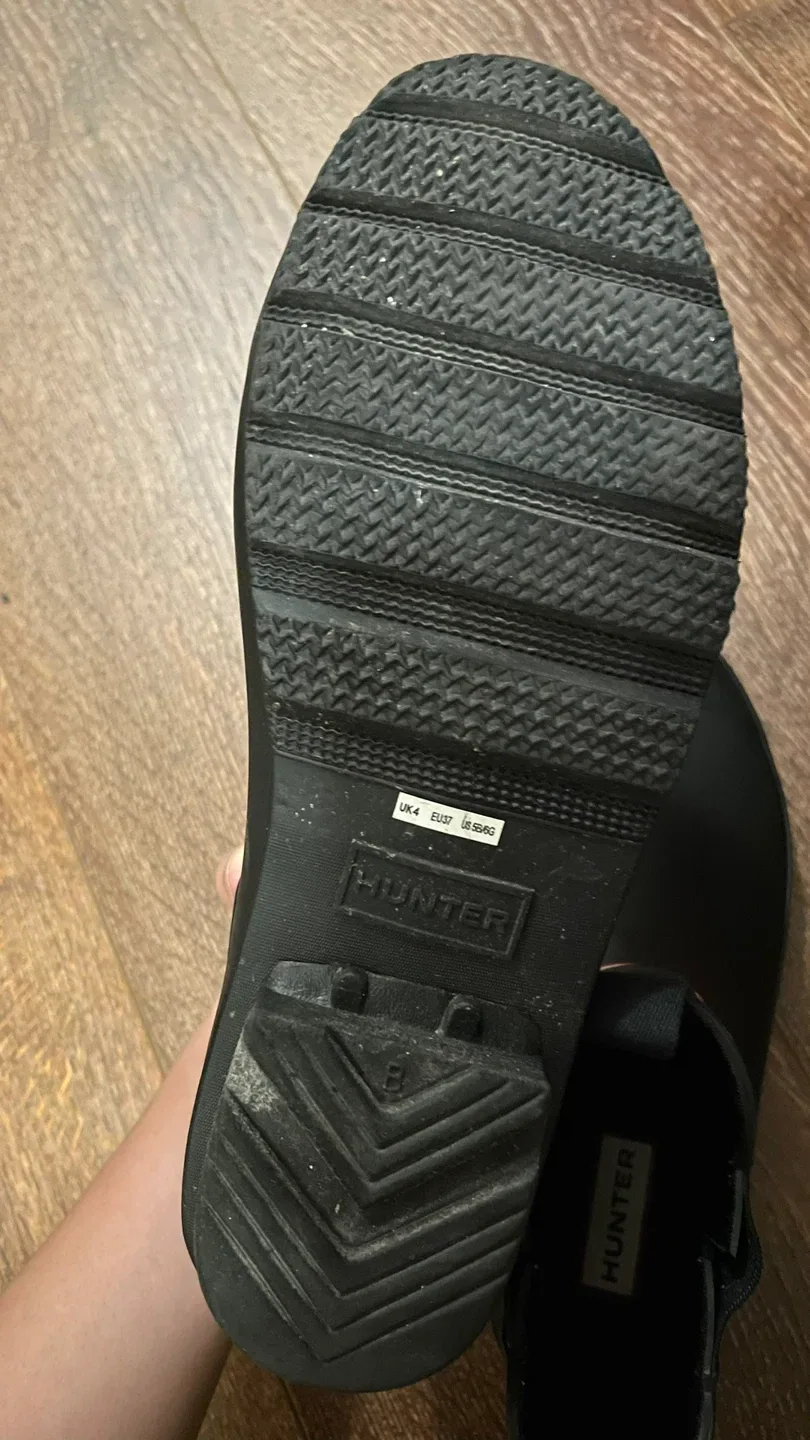 Hunter Chelsea Rain Boots - Black, Size 6 image indicator(3)