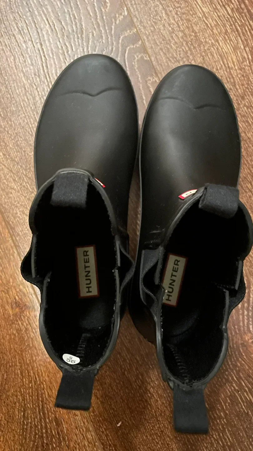 Hunter Chelsea Rain Boots - Black, Size 6 image indicator(2)