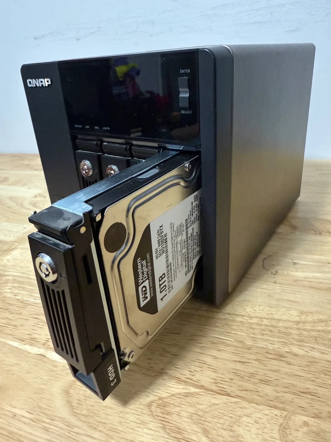 QNAP NAS Server with HDD image indicator(2)