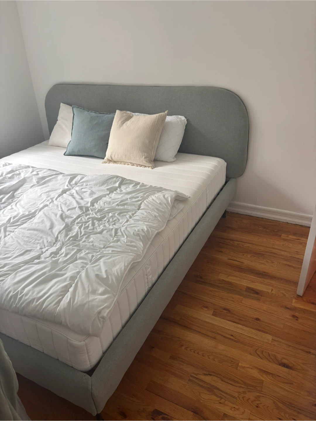 Beautiful IKEA Vadheim King Bed Frame