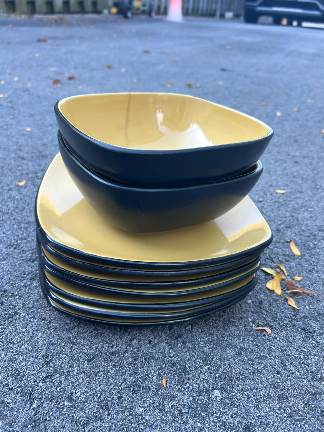 Dishes - 7 Plates & 2 Bowls image indicator(2)