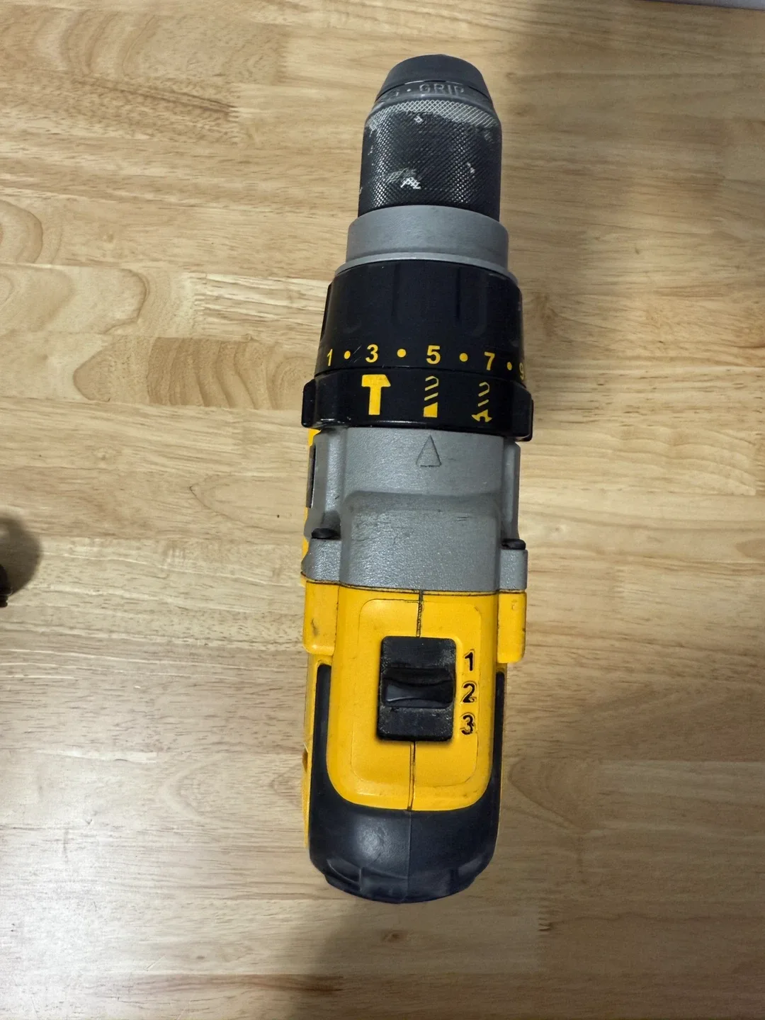 DeWalt DC985 20V MAX Cordless Drill 🧡 image indicator(4)